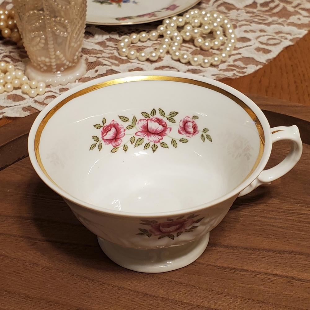 Walbrzych Avon Rose Teacups - Picture 4 of 8